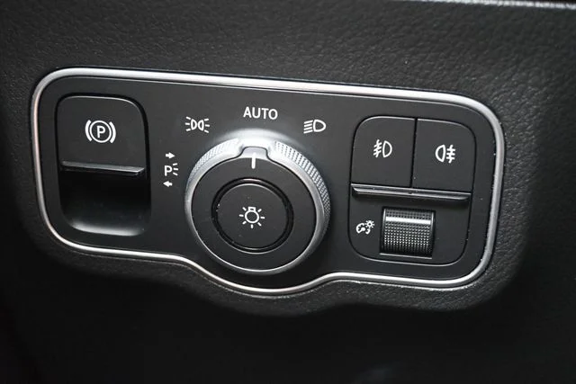 Used 2025 Black Mercedes-Benz GLA 250 image 23