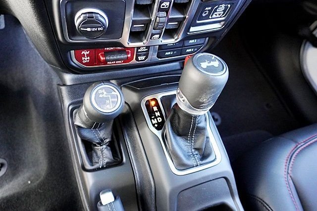 New 2026 Bright White Clear-Coat Exterior Paint Jeep Rubicon image 34