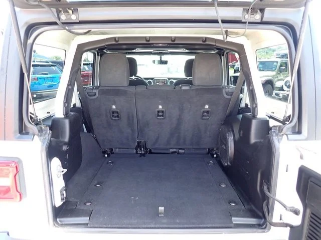 Used 2018 White Jeep Unlimited Sahara image 7