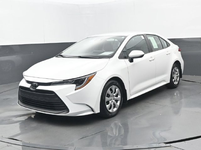 Used 2025 Ice Cap Toyota LE image 23
