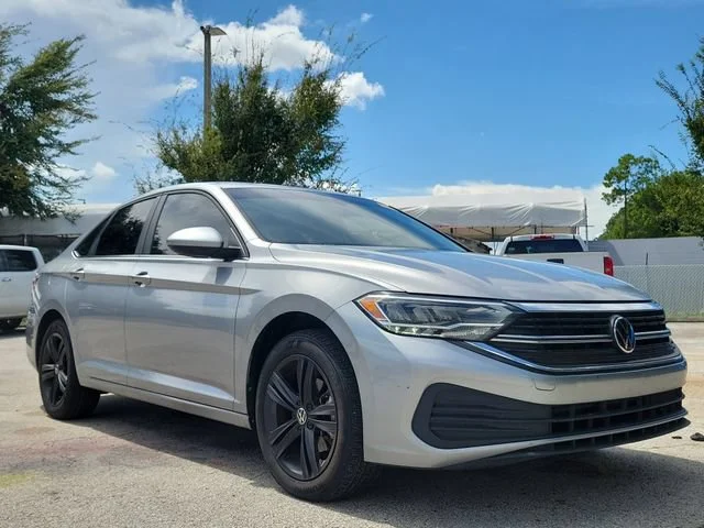 2023 Volkswagen Jetta SE - Photo 9