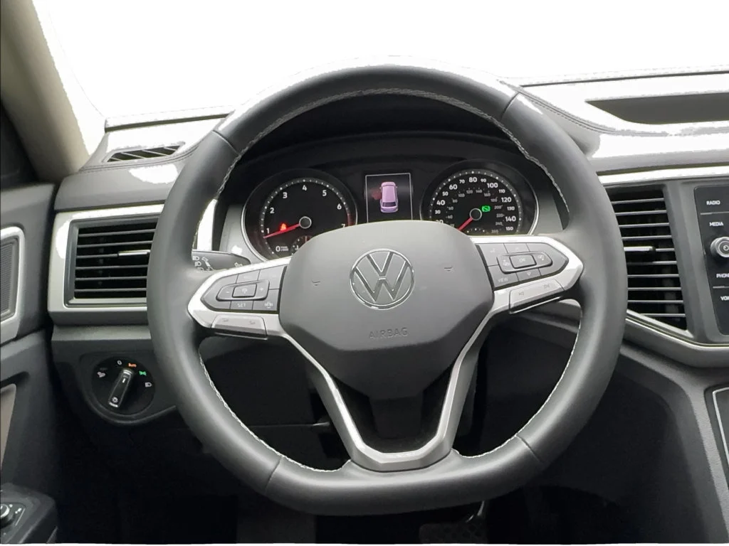 Used 2021 White Volkswagen 3.6L V6 SE w/Technology image 39