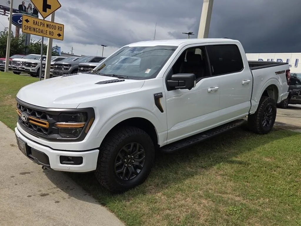 New 2026 Oxford White Ford Tremor® image 3