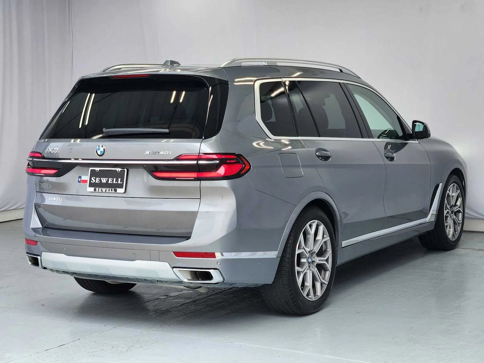 Used 2024 Skyscraper Grey Metallic BMW xDrive40i image 8