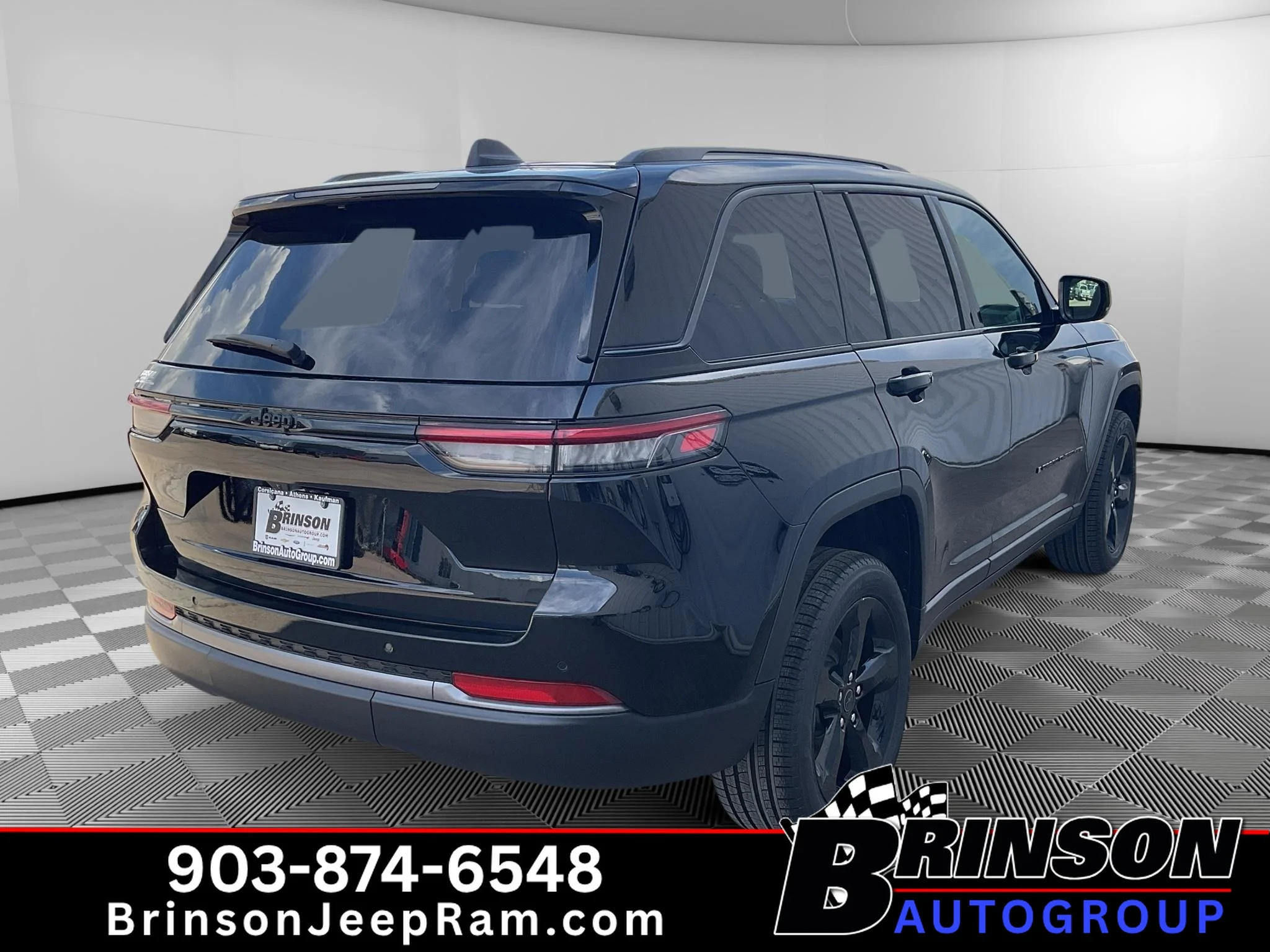 New 2027 High-Gloss Black Paint Jeep Limited image 5