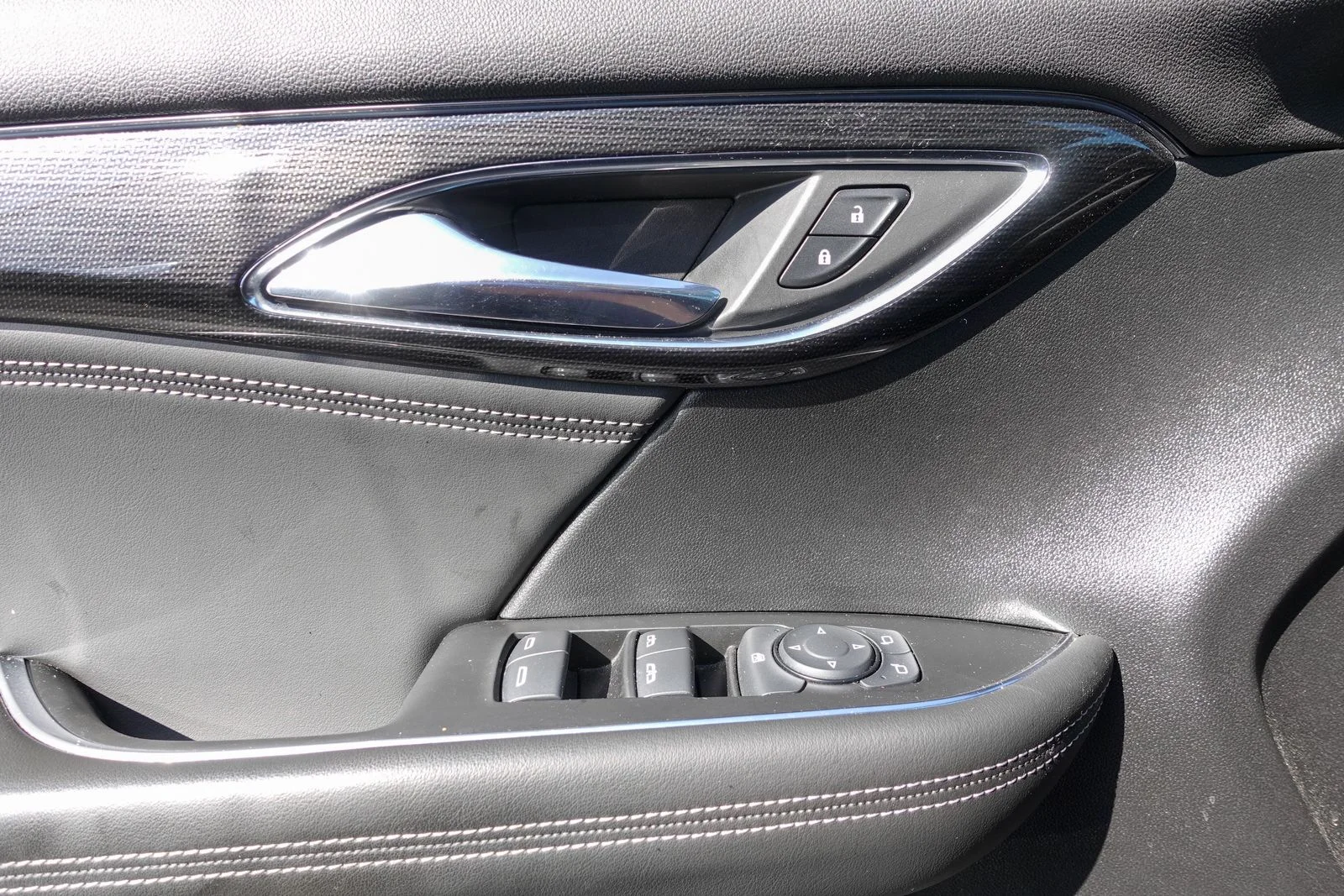 Used 2023 Ebony Twilight Metallic Buick Preferred image 15
