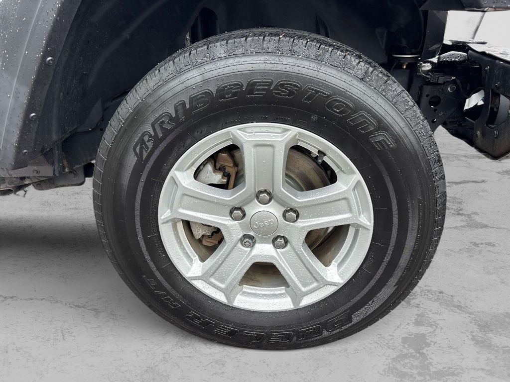 Used 2020 Gray Jeep Sport S image 33