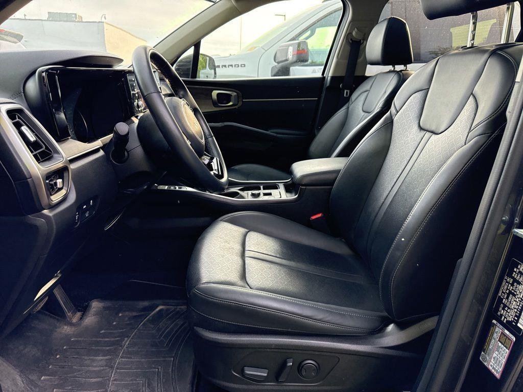 Used 2023 Grey Kia X-Line EX image 4