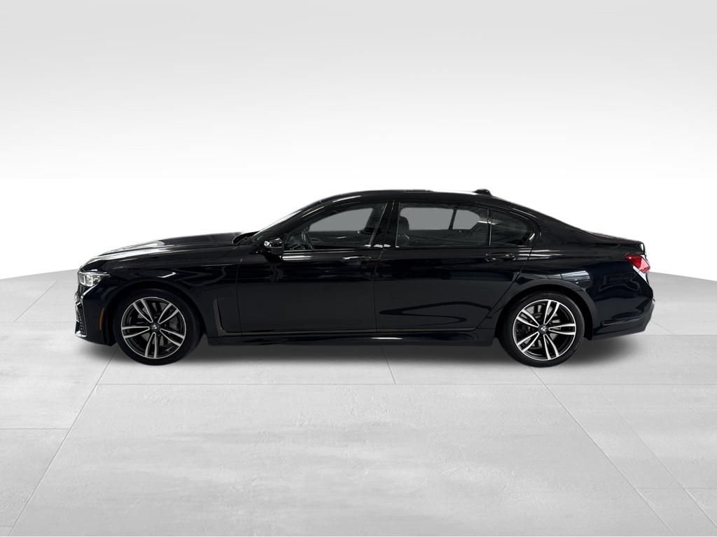 Used 2022 Black BMW 750i xDrive image 2