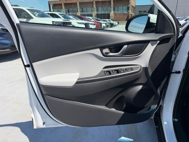 Used 2023 White Hyundai SEL image 11