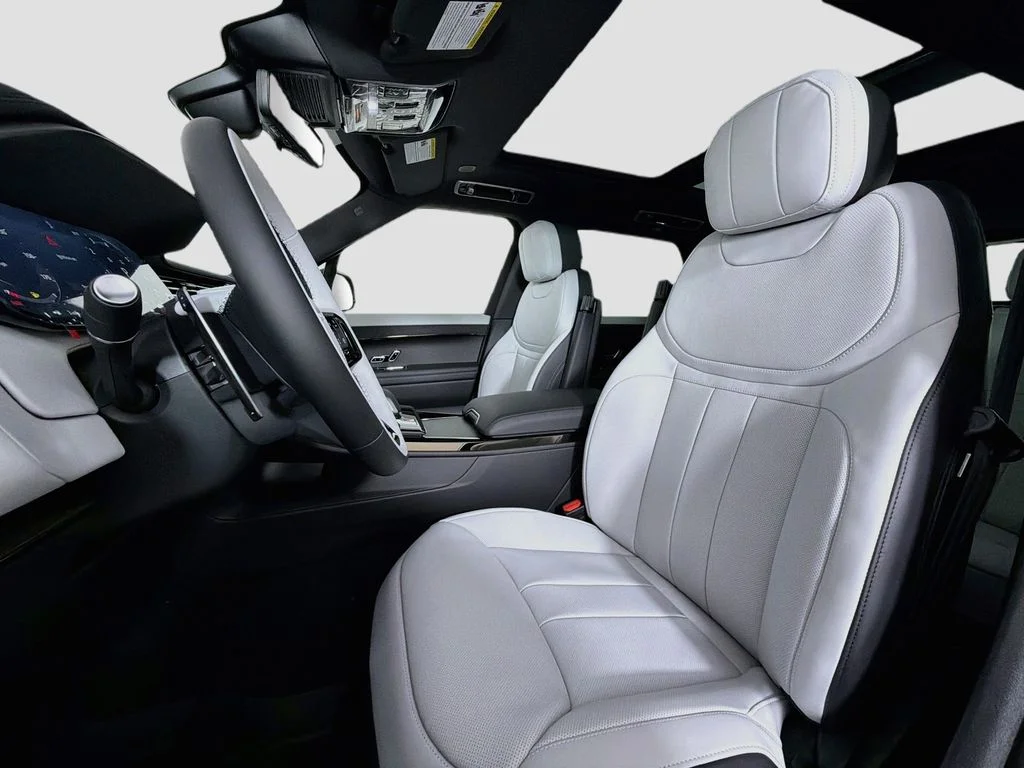 New 2027 Santorini Black Land Rover Dynamic SE image 22