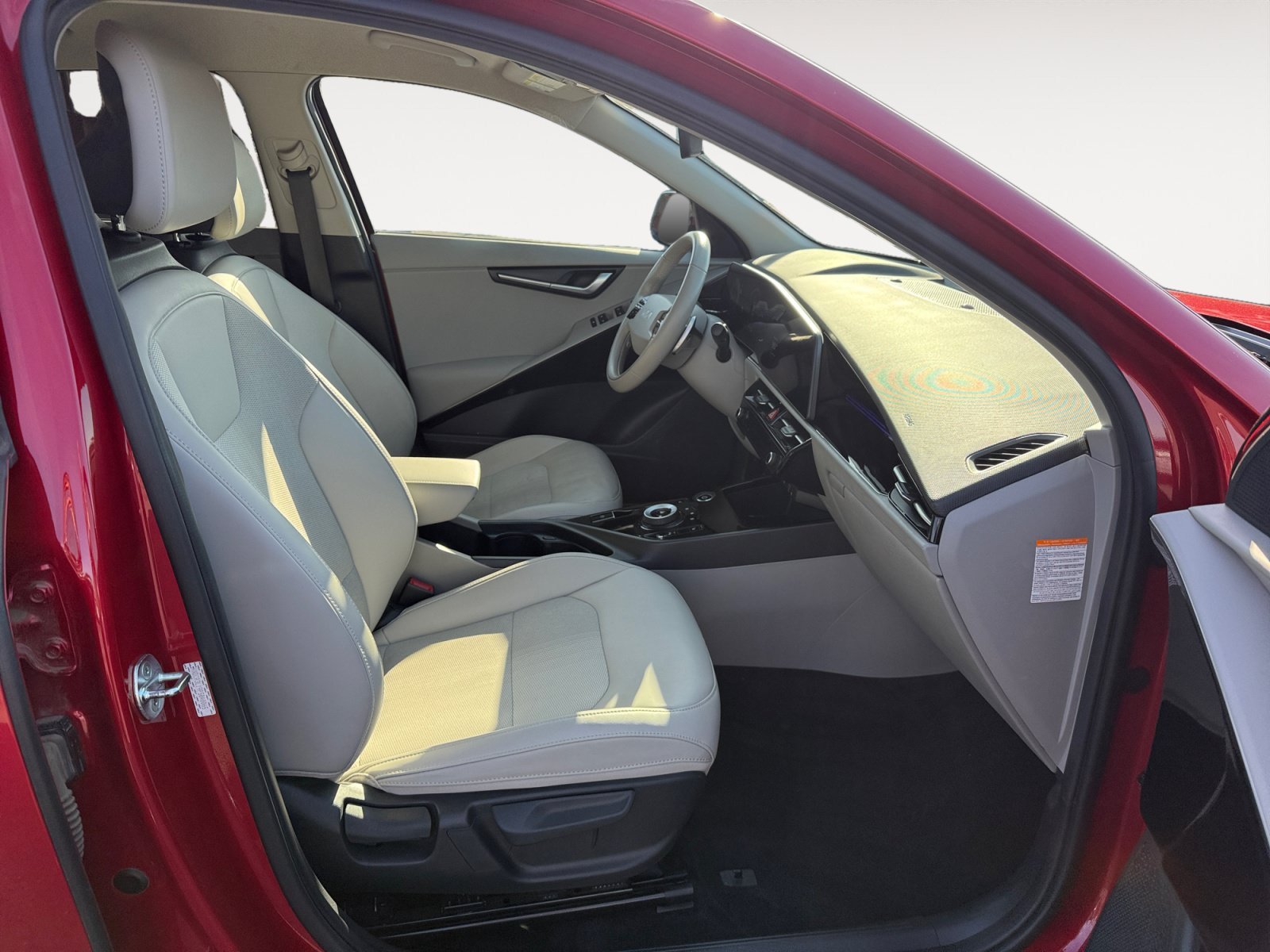 Used 2023 Red Kia Wind image 19