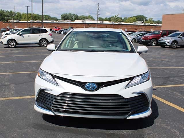 Certified Used 2024 Pearl Toyota XLE image 3
