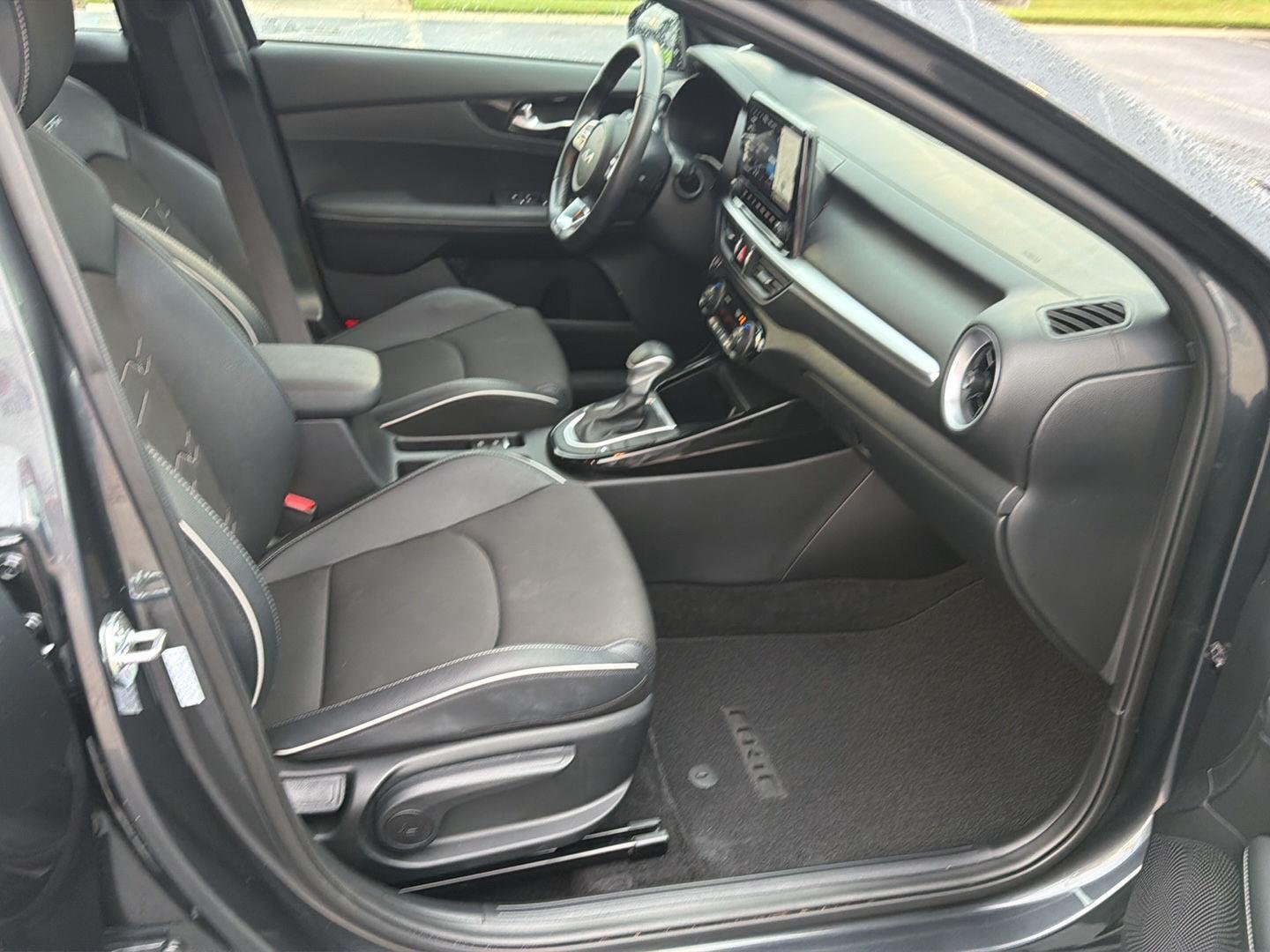 Used 2024 Gravity Gray Kia GT-Line image 13