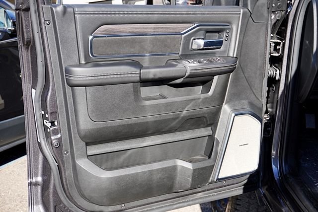 New 2026 Granite Crystal Metallic Clear-Coat Exterior Paint RAM Laramie image 30