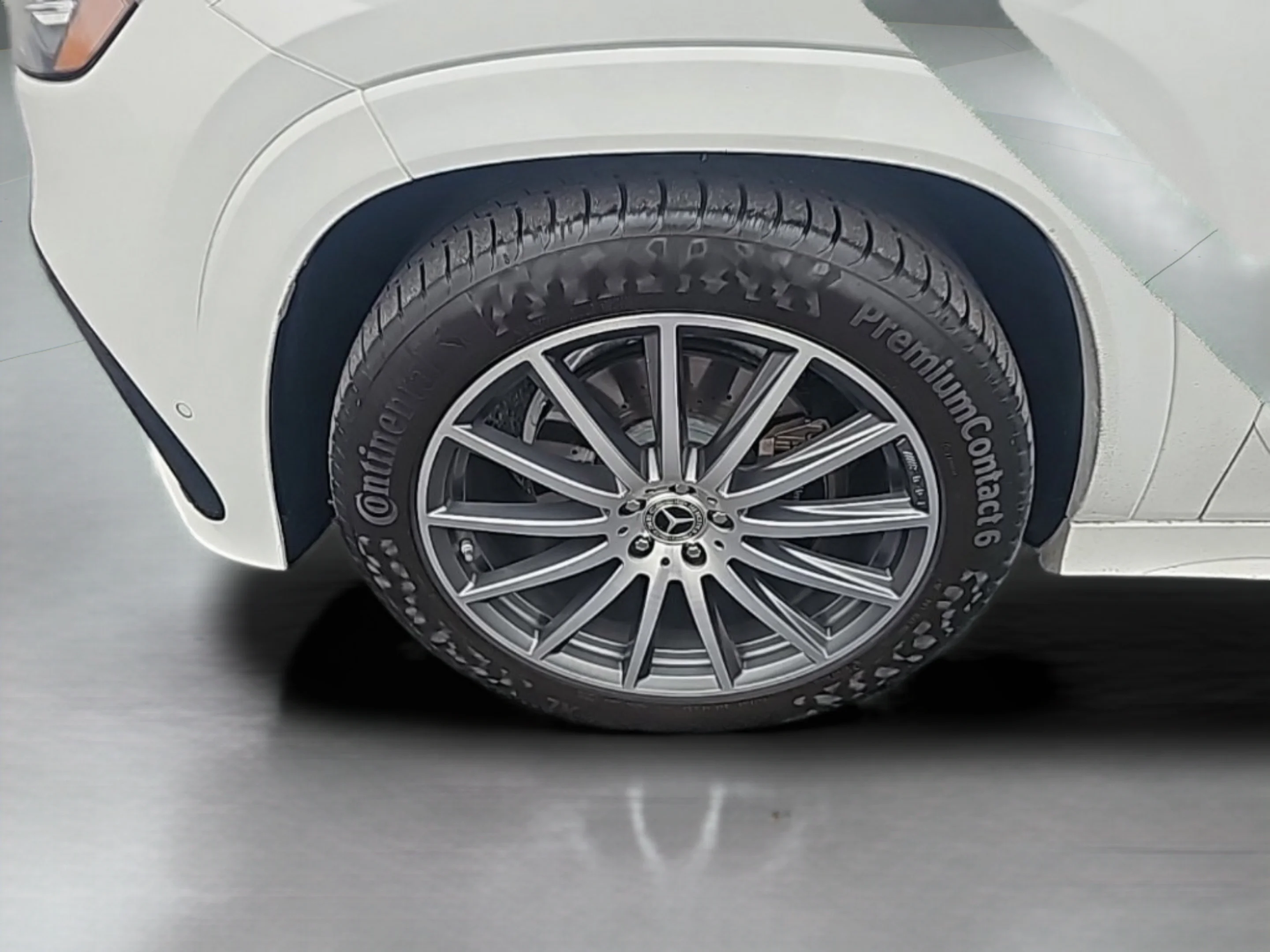 Used 2024 White Mercedes-Benz 4MATIC® image 14