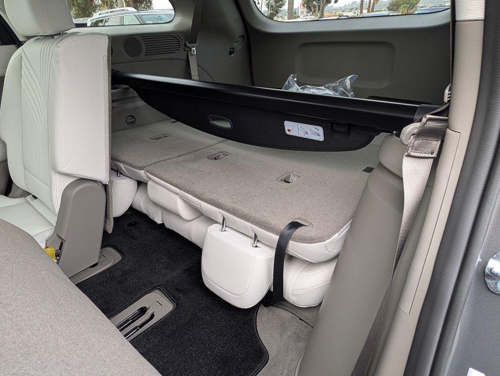 New 2026 Gray Hyundai Blue SEL 8P image 17