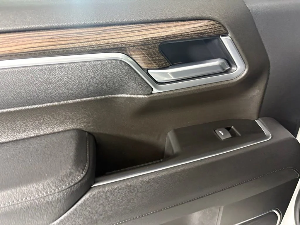 New 2026 Summit White Chevrolet LT image 38