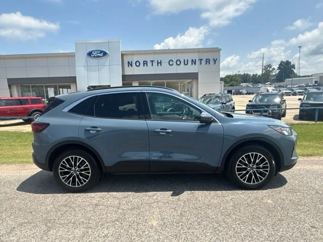 Used 2023 Vapor Blue Ford Base image 1