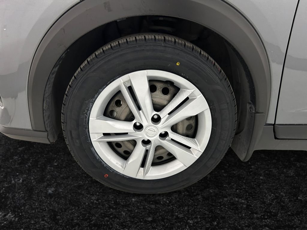 Used 2022 Gray Nissan S image 27
