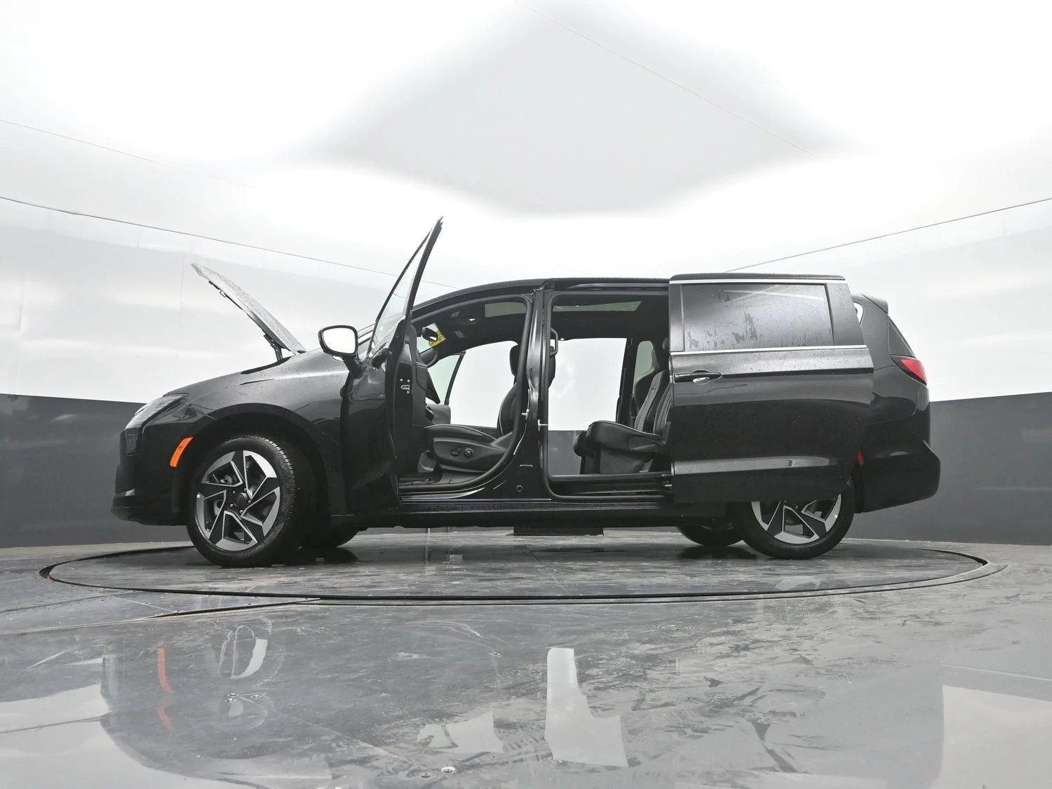 New 2027 Diamond Black Crystal Pearl-Coat Exterior Paint Chrysler Limited image 53