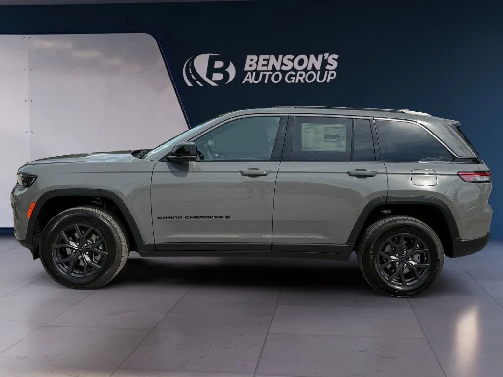 New 2027 Gray Jeep Laredo Altitude image 2