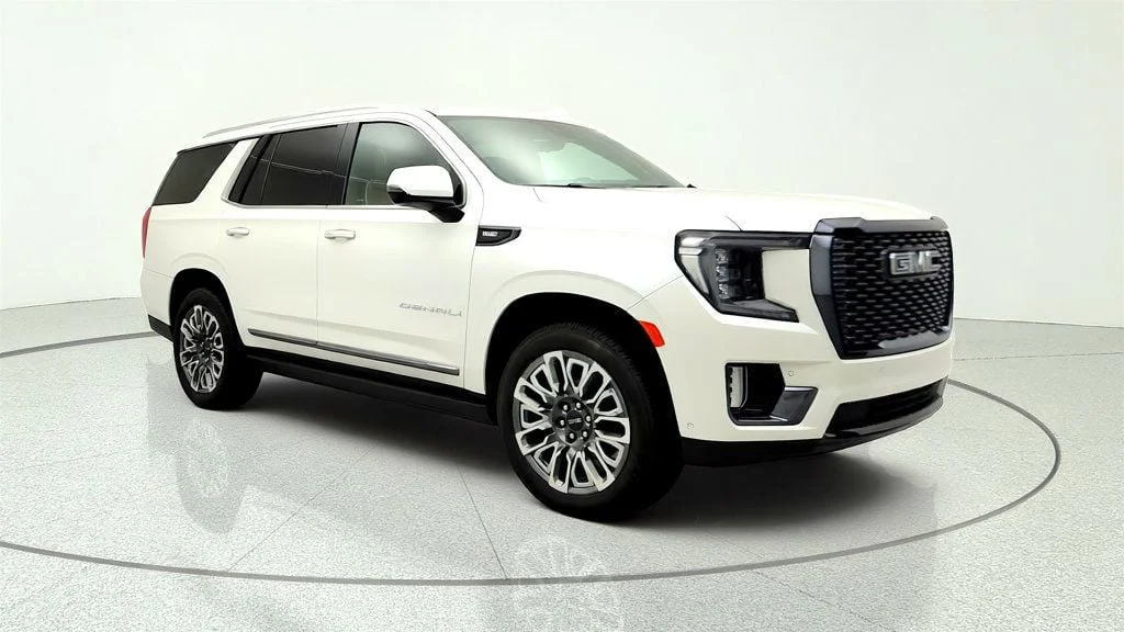 Used 2023 White Frost Tricoat GMC 4WD 4dr Denali Ultimate image 3