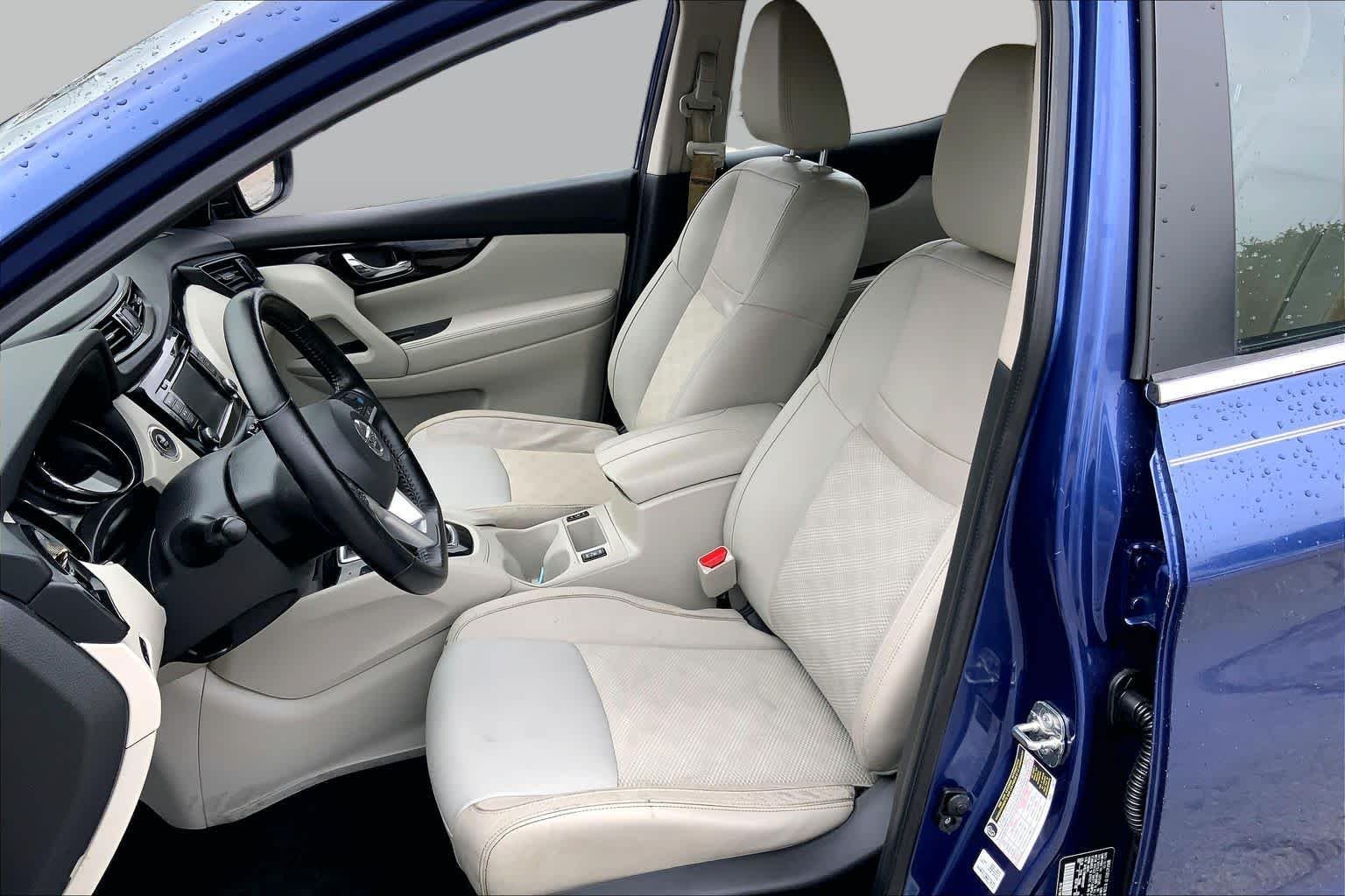 Pre-Owned 2021 Nissan Rogue Sport SV