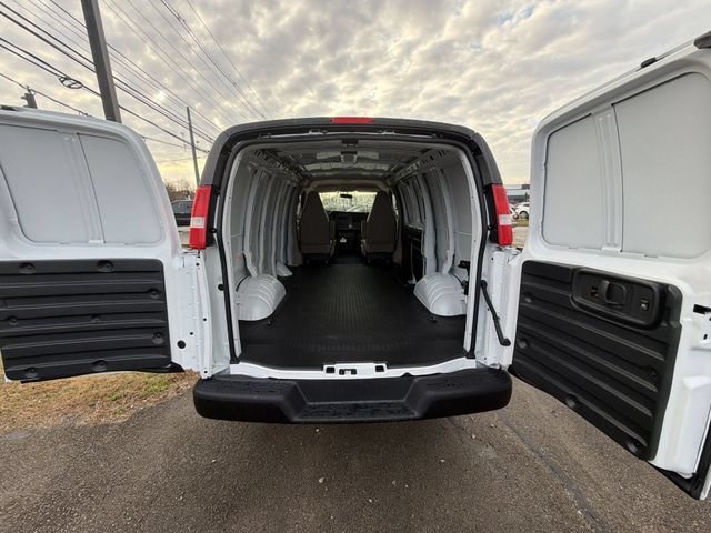 New 2026 Summit White GMC Work Van image 19