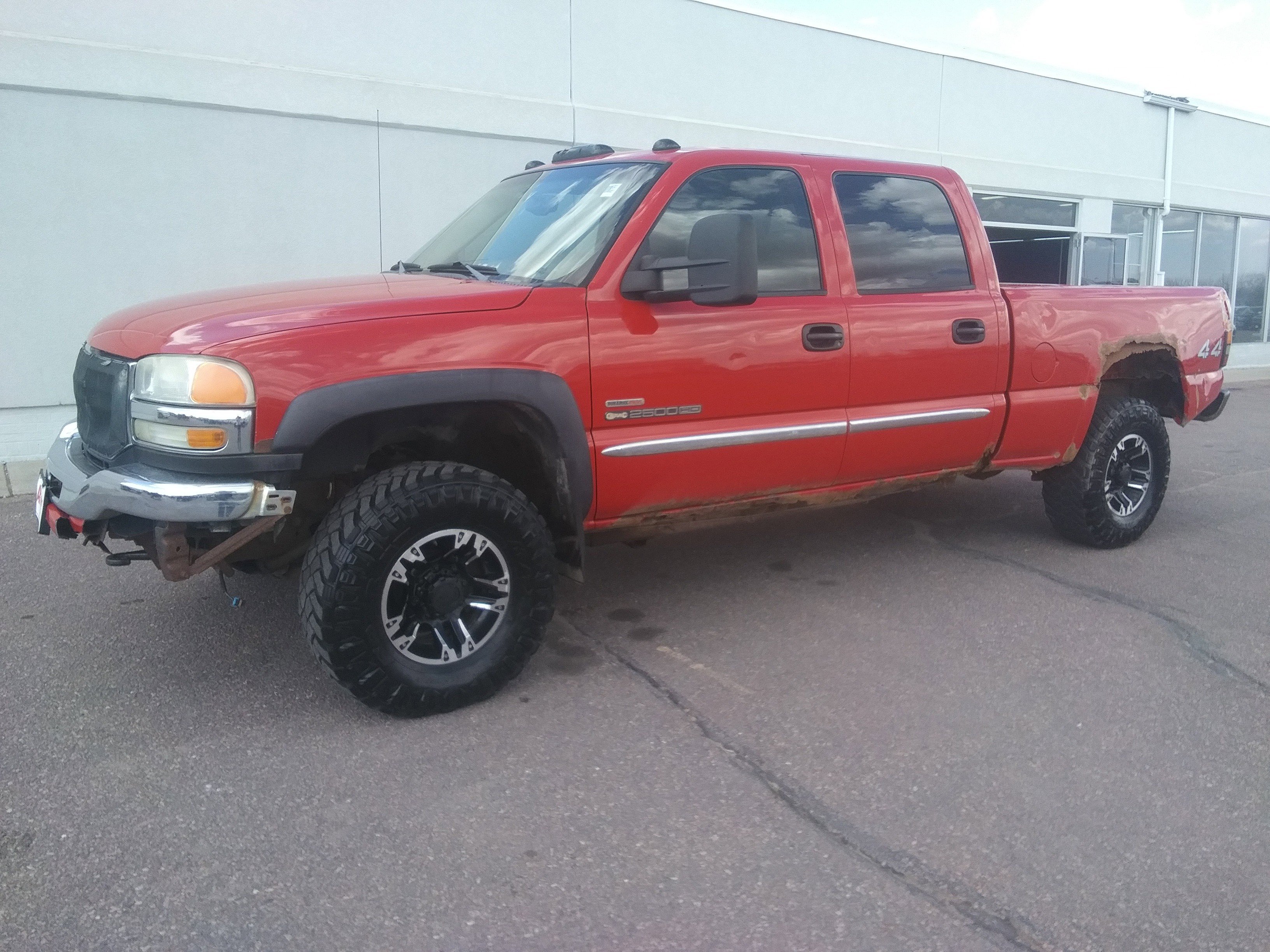 Used 2005 GMC Sierra 2500HD SLE with VIN 1GTHK23235F952209 for sale in Aberdeen, SD