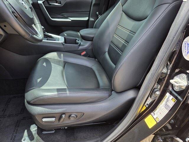 Used 2022 Midnight Black Metallic Toyota XLE Premium image 10