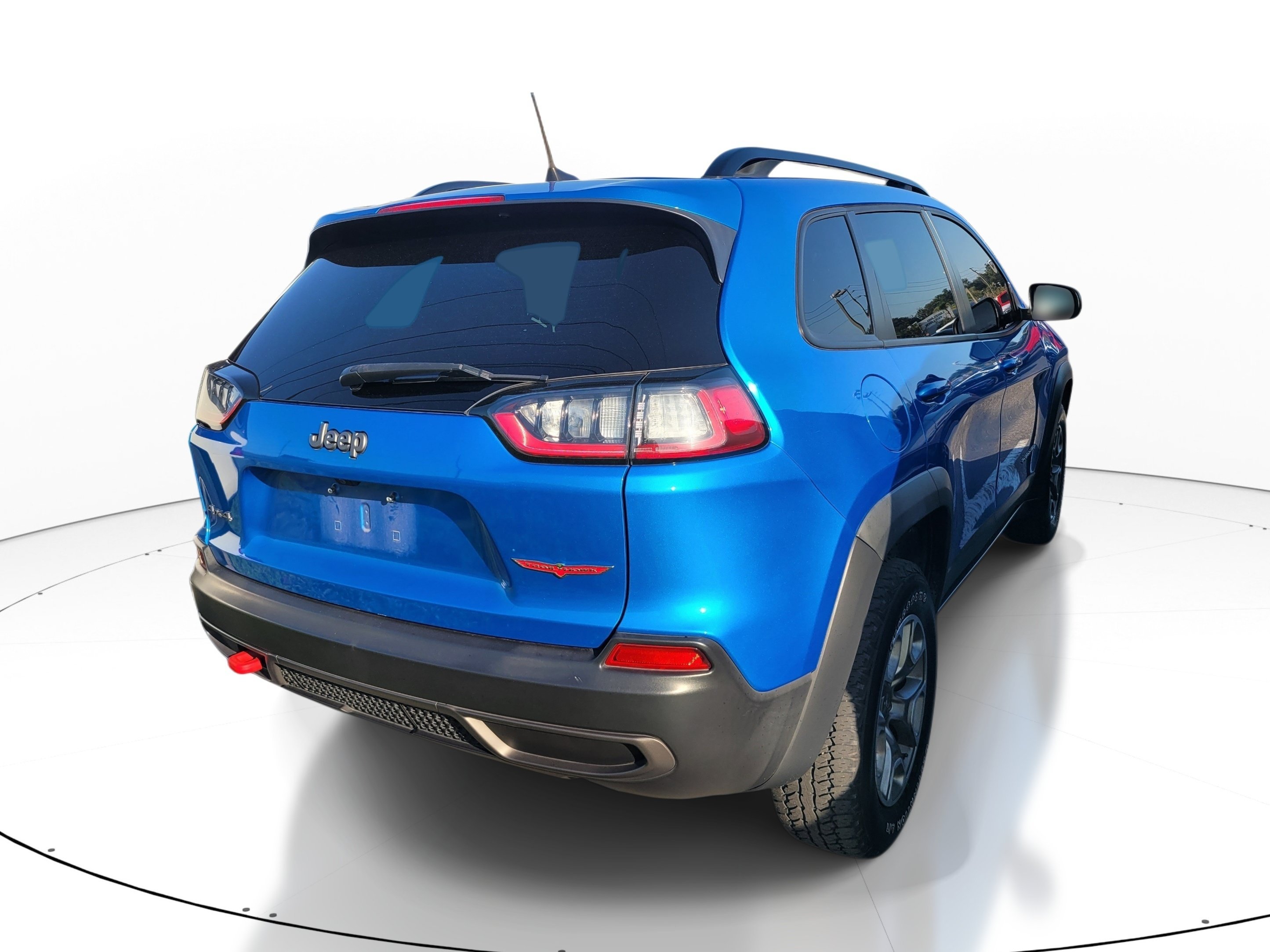Used 2022 Hydro Blue Pearlcoat Jeep Trailhawk image 4