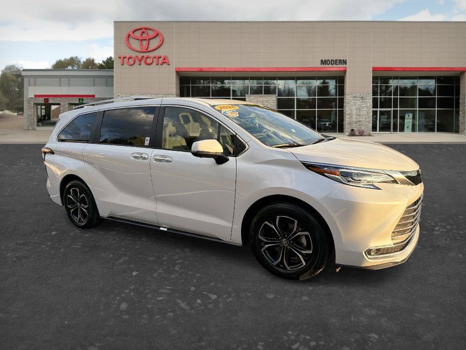 Used 2026 Wind Chill Pearl Toyota Platinum image 3