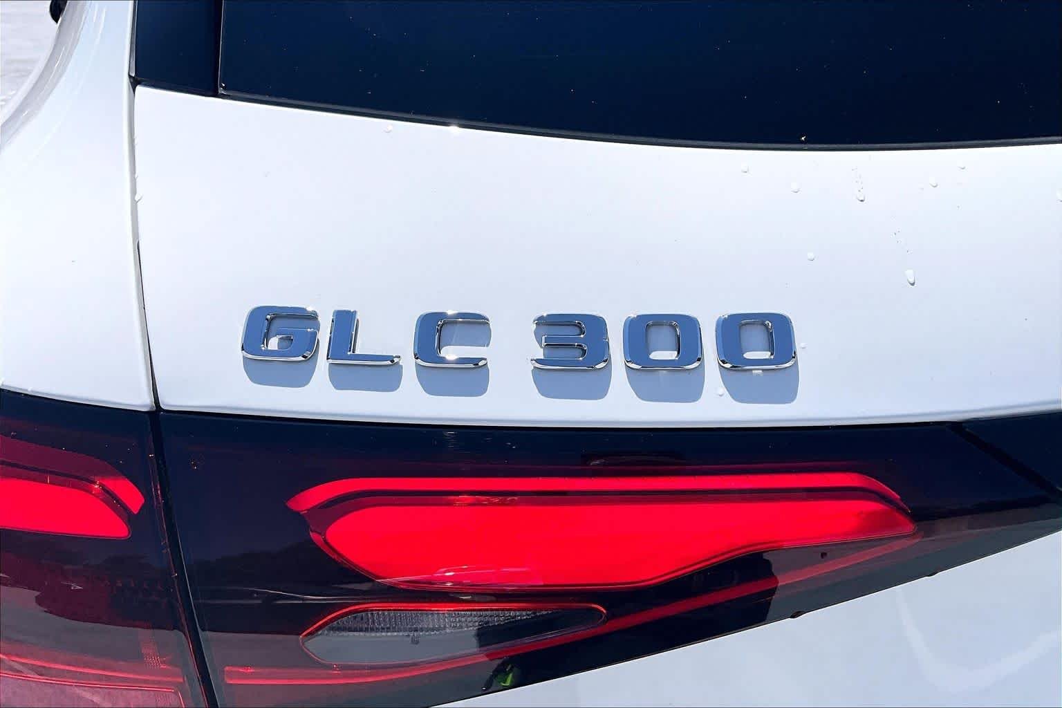 Used 2026 Polar White Mercedes-Benz GLC 300 image 30