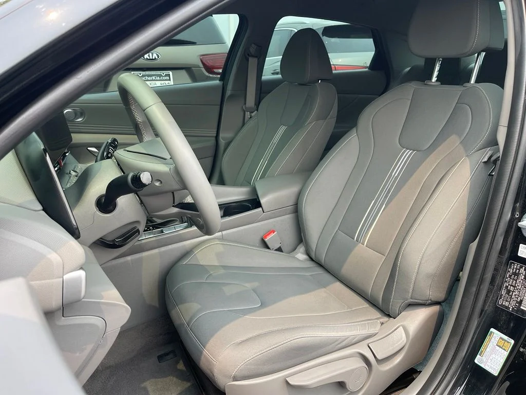 Used 2023 Phantom Black Hyundai SEL image 21