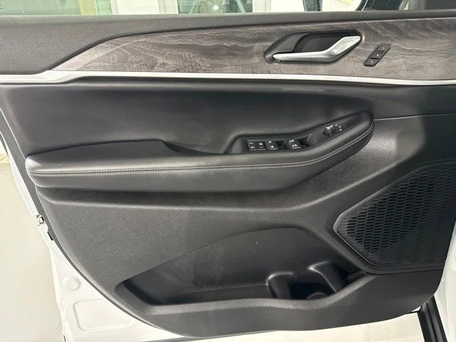 Used 2023 White Jeep Limited image 18