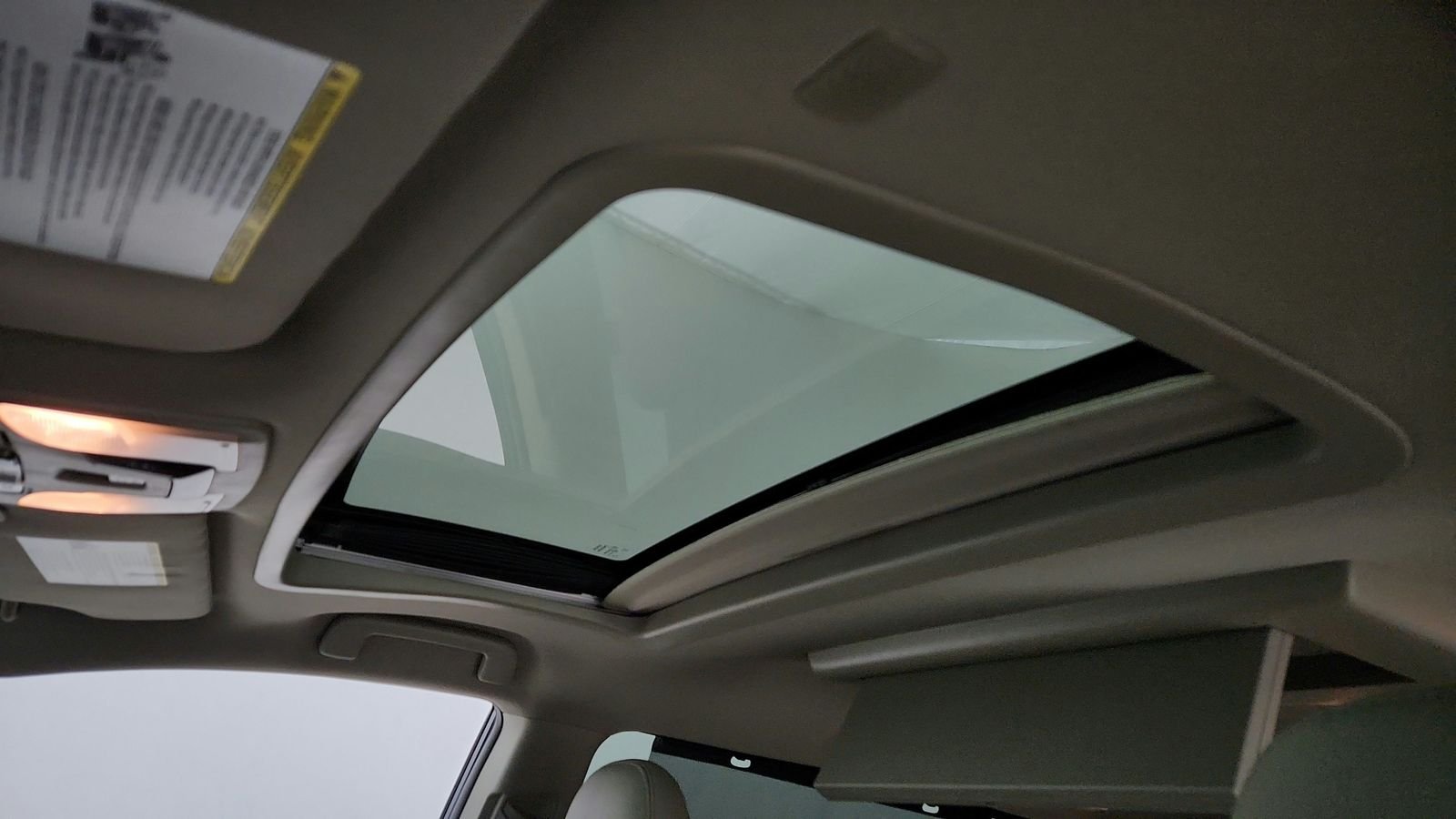 Used 2019 Beige Toyota XLE Premium image 27