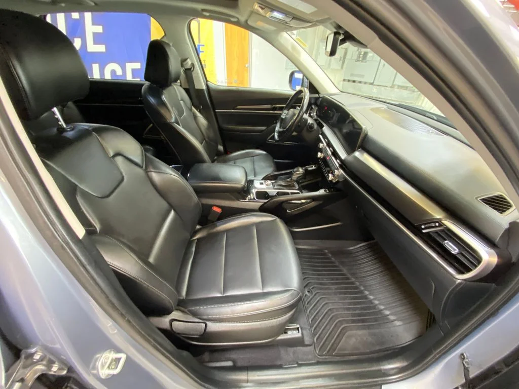 Used 2025 Silver Kia S image 25