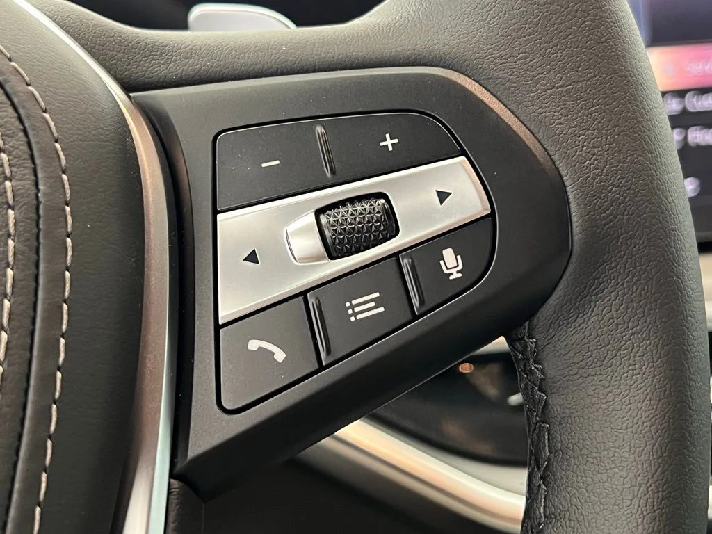 New 2026 Mineral White Metallic BMW xDrive40i image 18