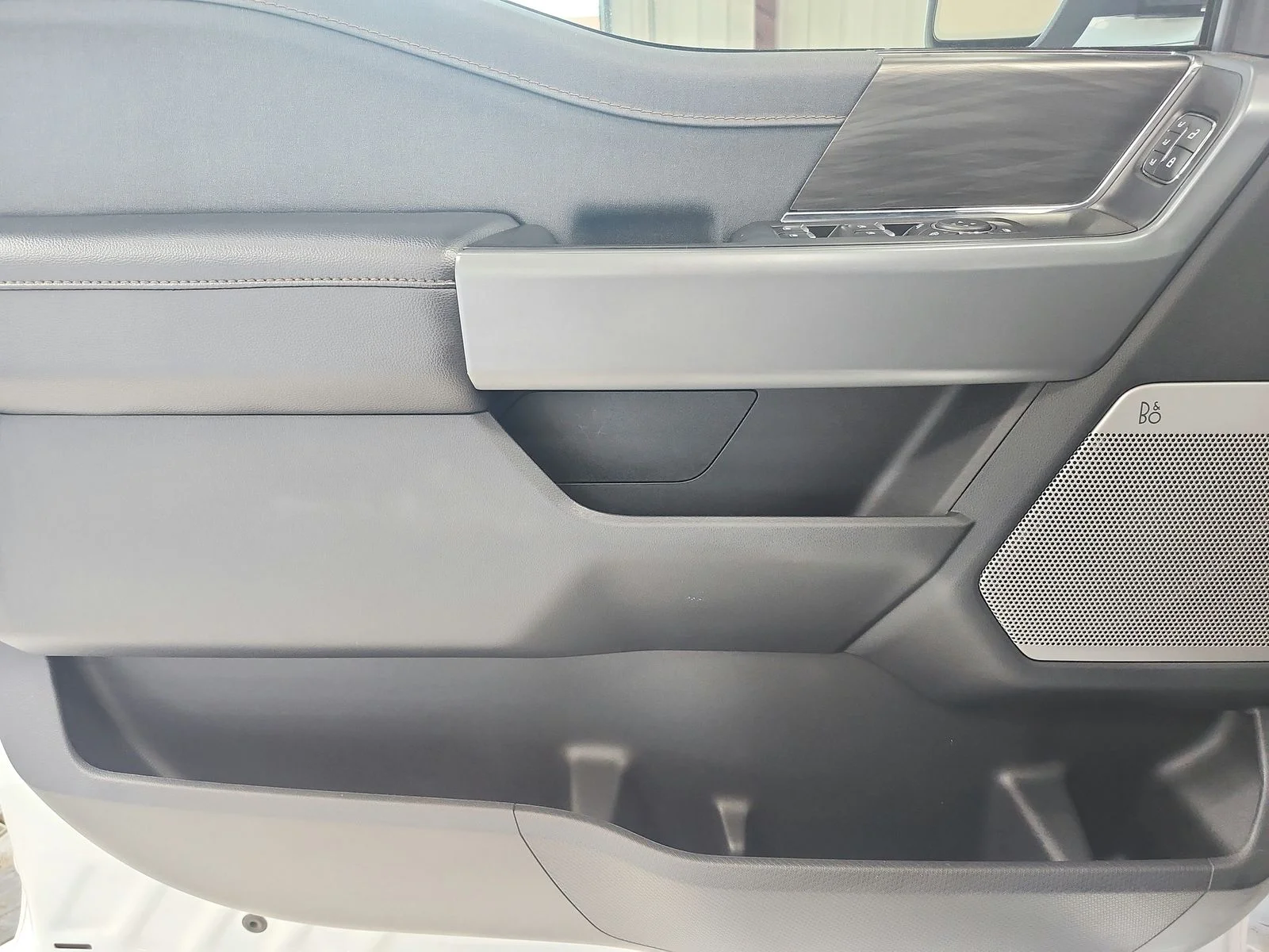 Used 2024 White Ford Lariat image 36