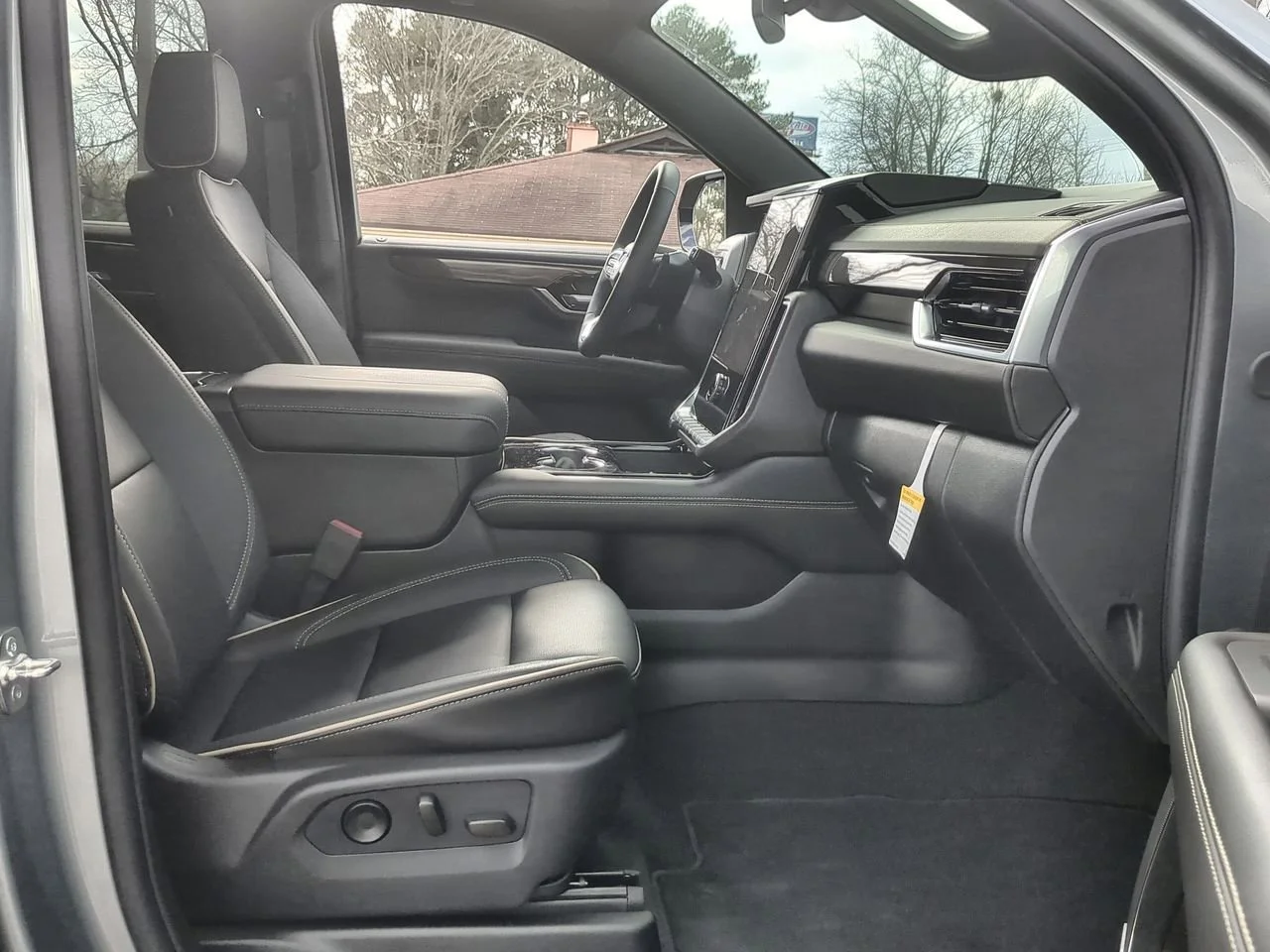 New 2026 Sterling Metallic GMC Elevation image 28