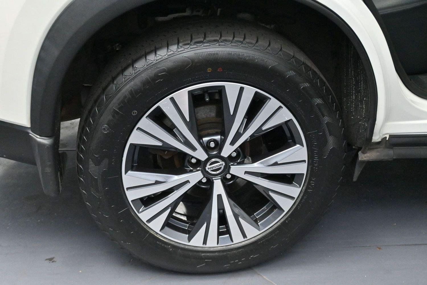 Used 2021 Pearl White Tricoat Nissan SV image 33