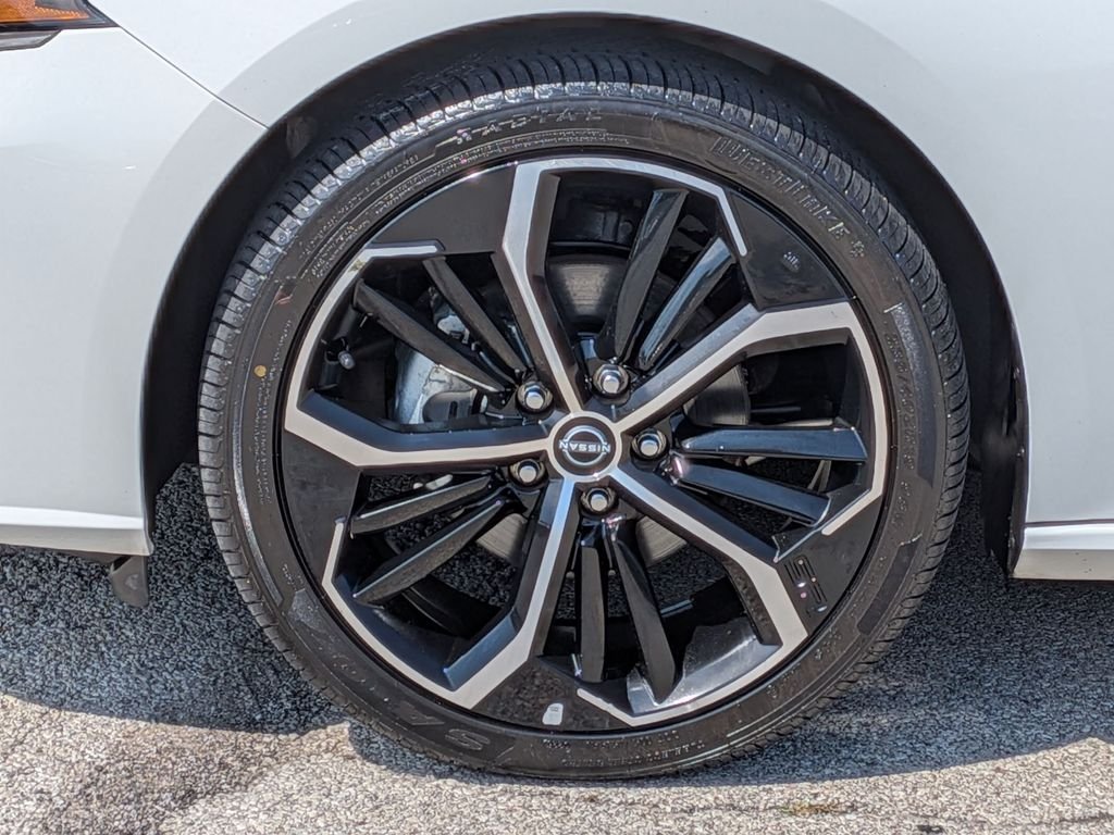 Used 2024 White Nissan 2.5 SR image 14