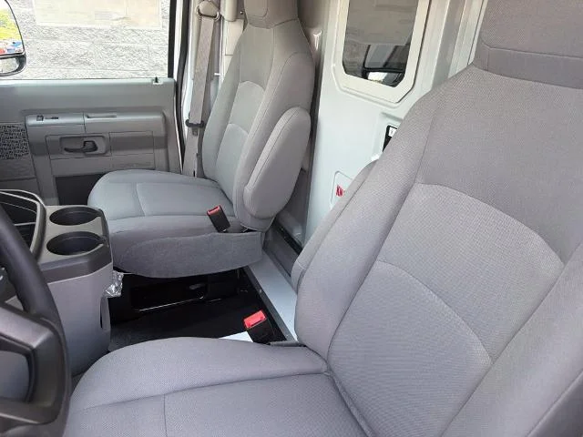 New 2027 Oxford White Ford E-350 SRW image 34