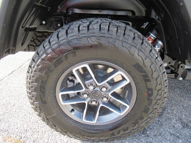 New 2026 Bright White Clear-Coat Exterior Paint Jeep Mojave X image 10