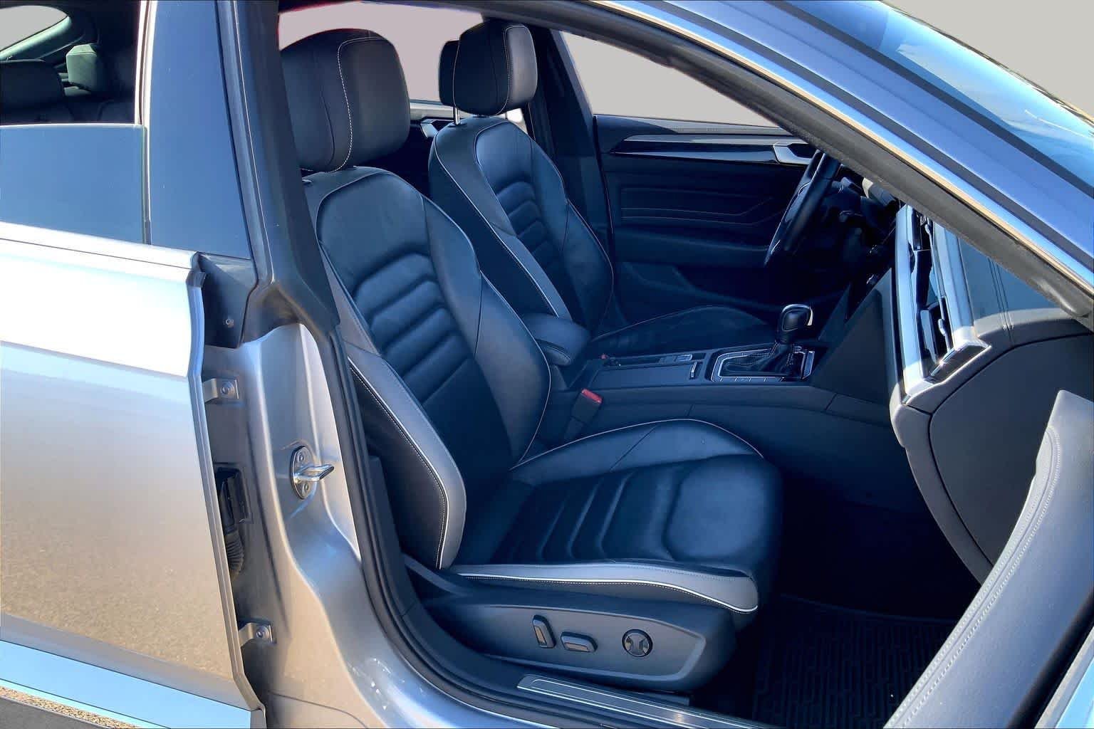 Used 2021 Pyrite Silver Metallic Volkswagen SEL R-Line image 9