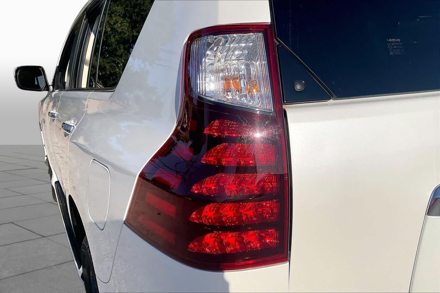 Used 2022 Starfire Pearl Lexus Luxury image 29
