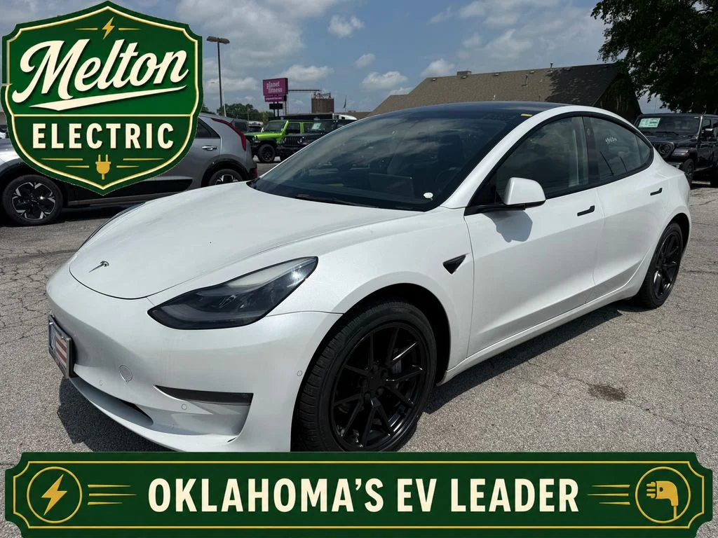 Used 2022 White Tesla Long Range image 1