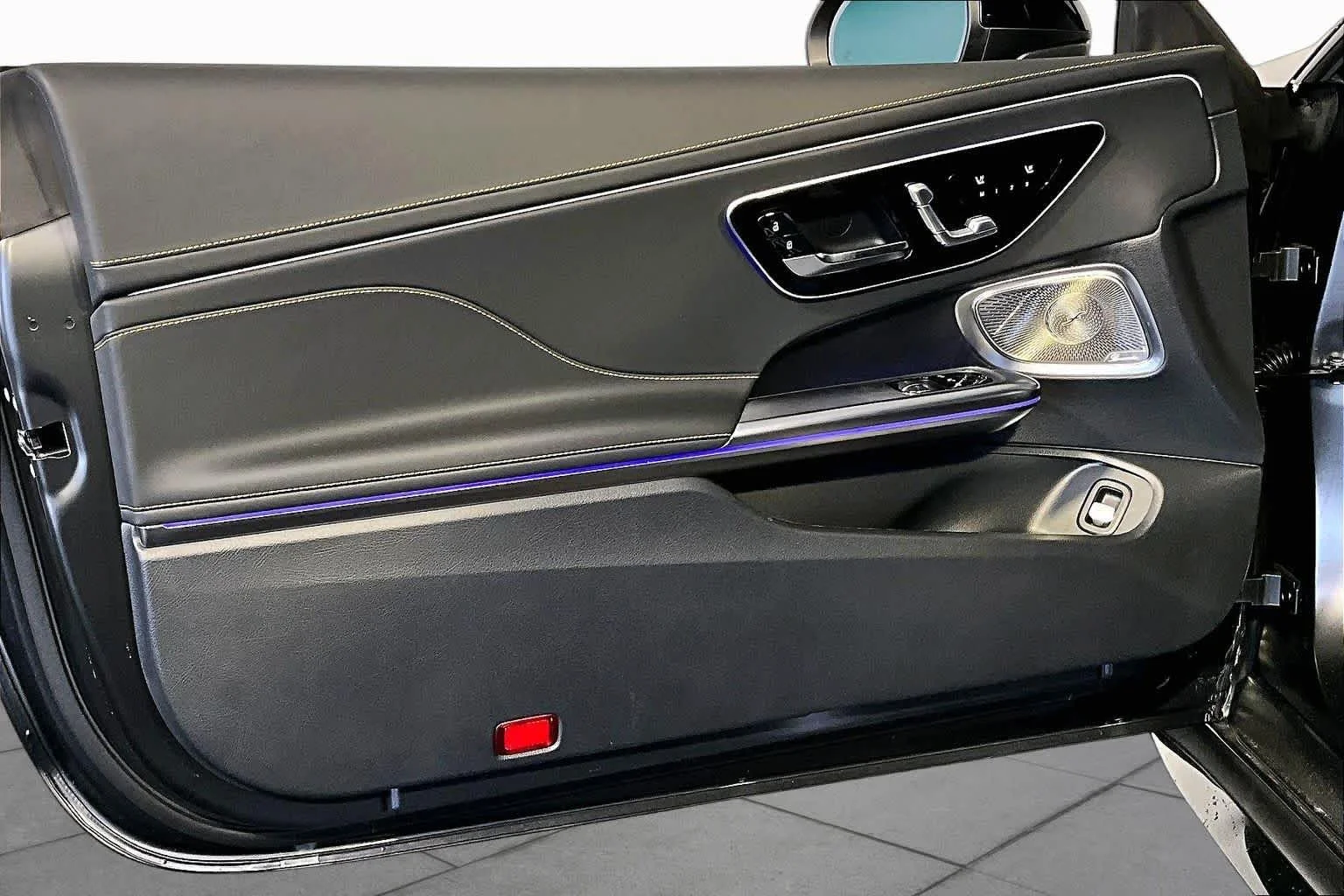 New 2026 MANUFAKTUR exclusive graphite grey magno Mercedes-Benz AMG® CLE 53 image 11