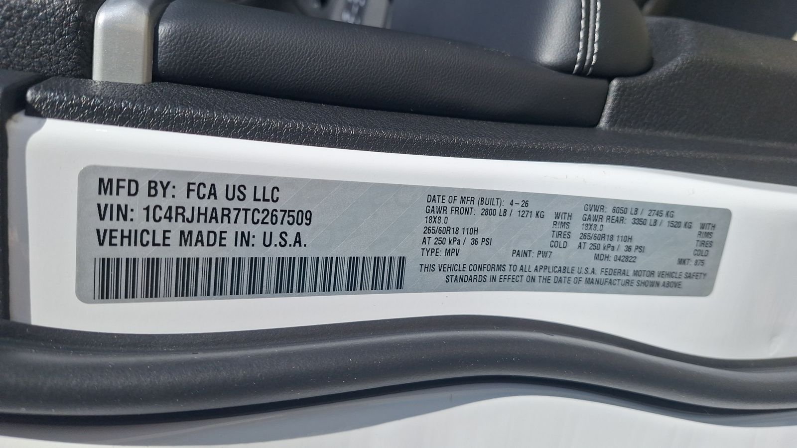 New 2026 Bright White Clear-Coat Exterior Paint Jeep Altitude image 29